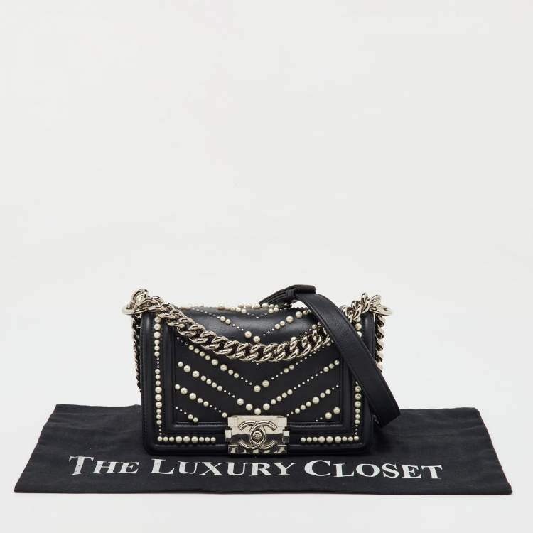 Pre Owned Chanel Black Leather Pearl Chevron Small Boy Flap Bag