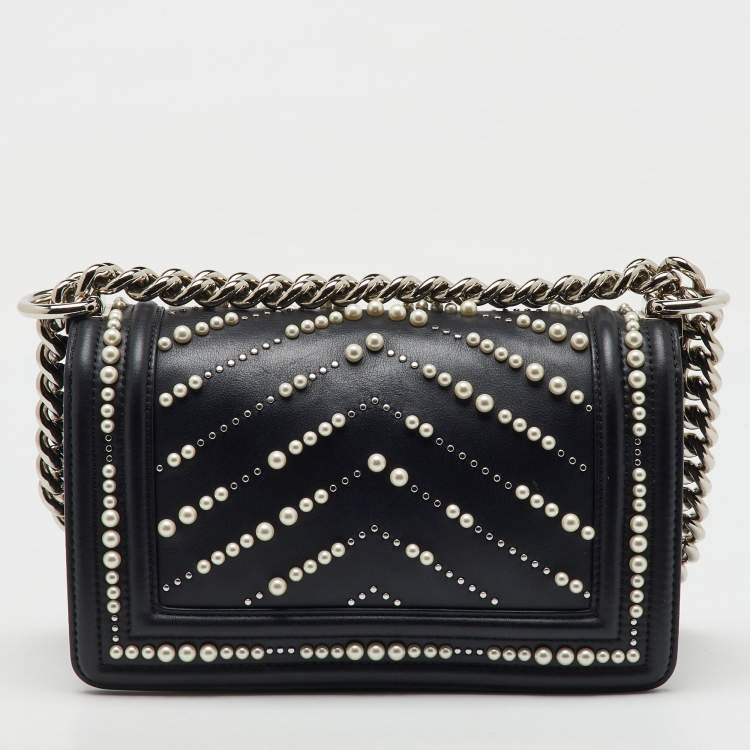 Pre Owned Chanel Black Leather Pearl Chevron Small Boy Flap Bag