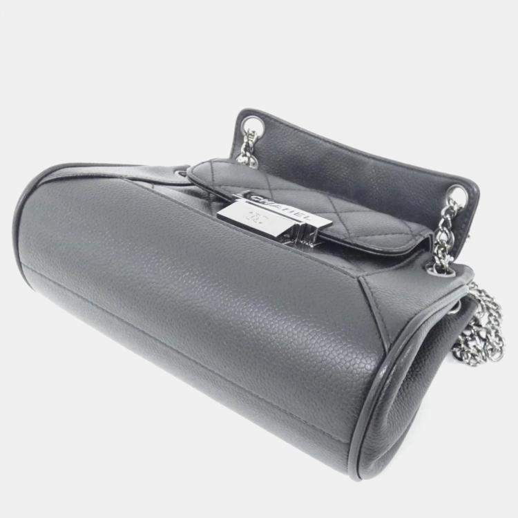 Pre Owned Chanel Accordion Black Leather Shoulder Bag