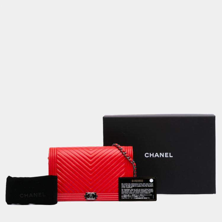Pre Owned Chanel Chevron Calfskin Boy Wallet On Chain