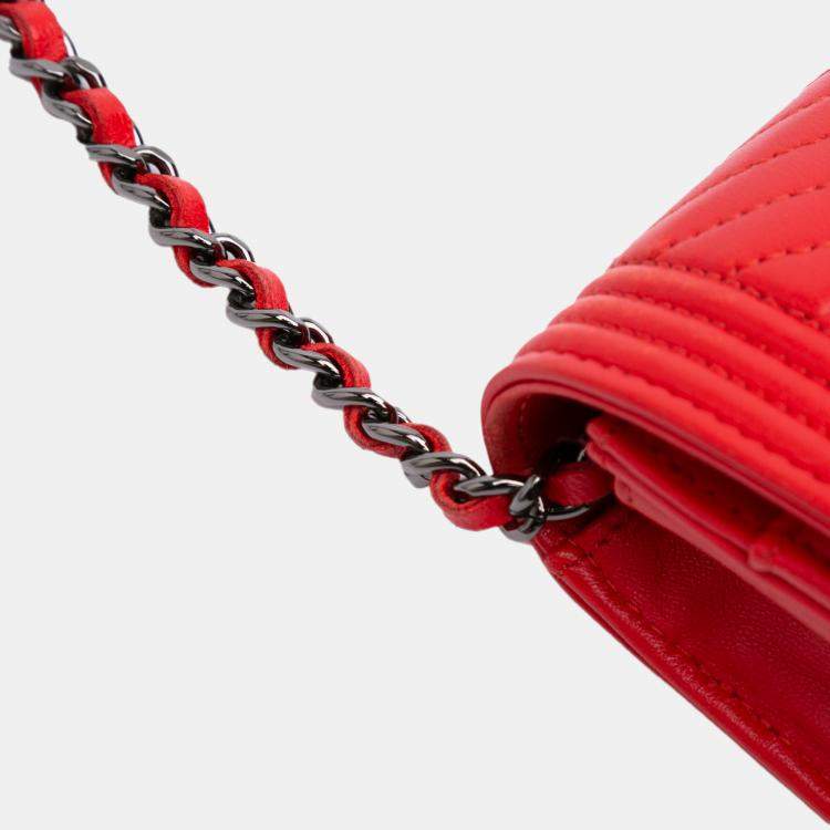 Pre Owned Chanel Chevron Calfskin Boy Wallet On Chain