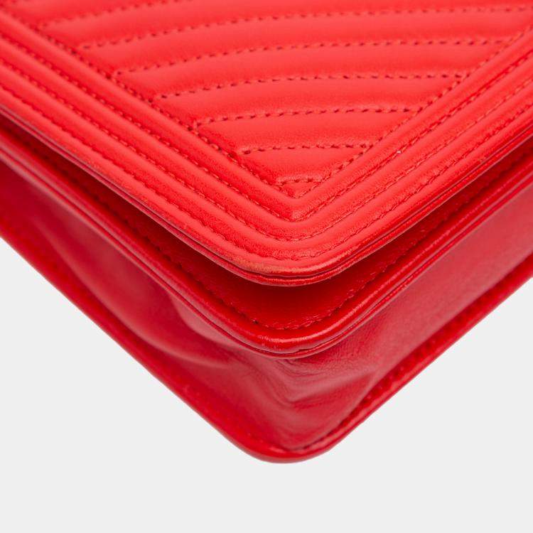 Pre Owned Chanel Chevron Calfskin Boy Wallet On Chain