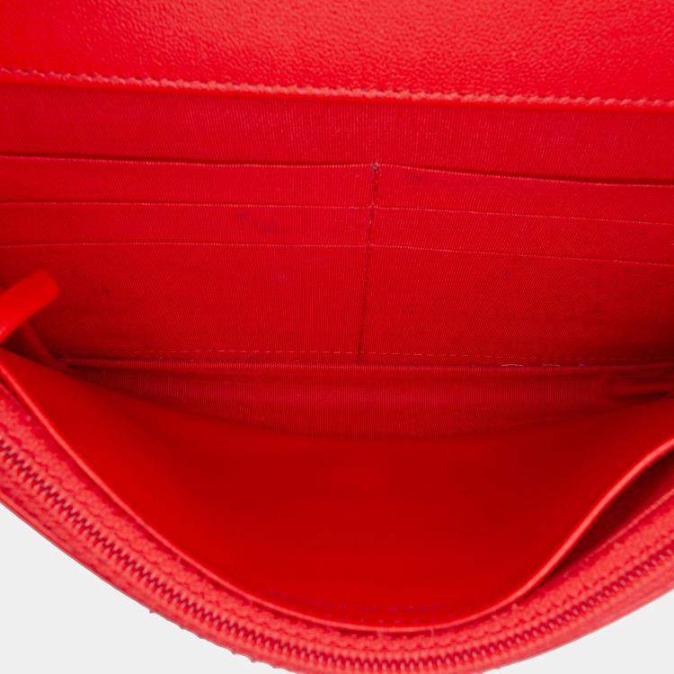 Pre Owned Chanel Chevron Calfskin Boy Wallet On Chain