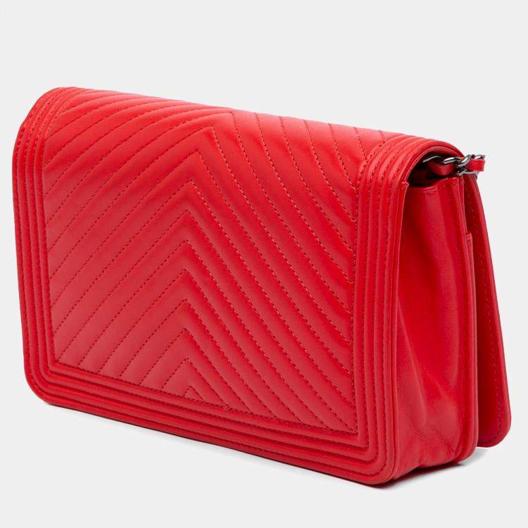 Pre Owned Chanel Chevron Calfskin Boy Wallet On Chain