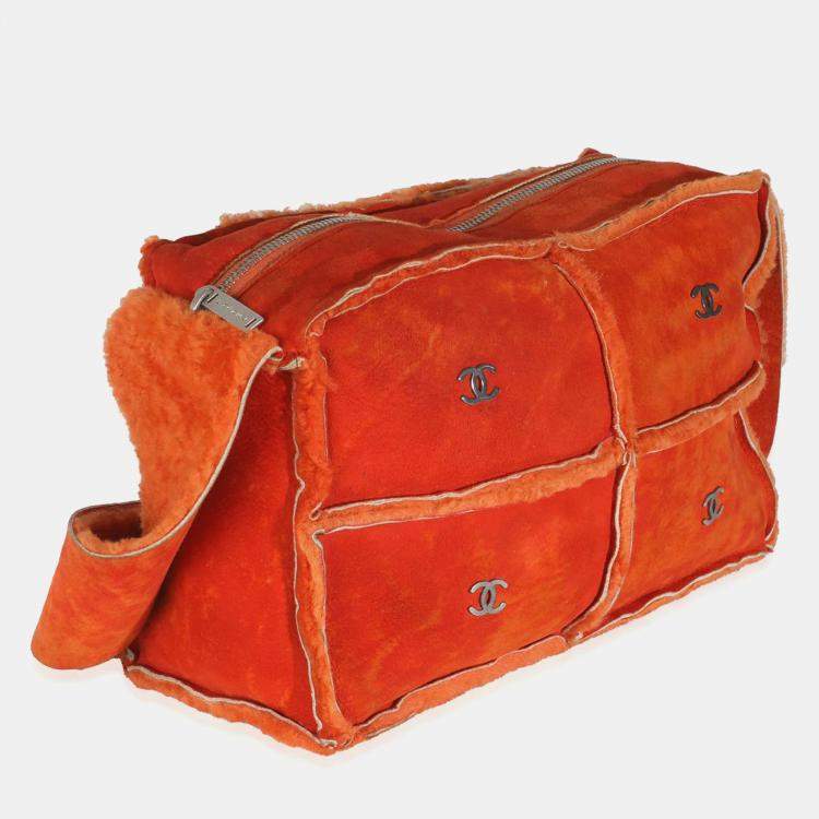 Pre Owned Chanel Vintage Orange Suede Shearling CC Logo Messenger bag