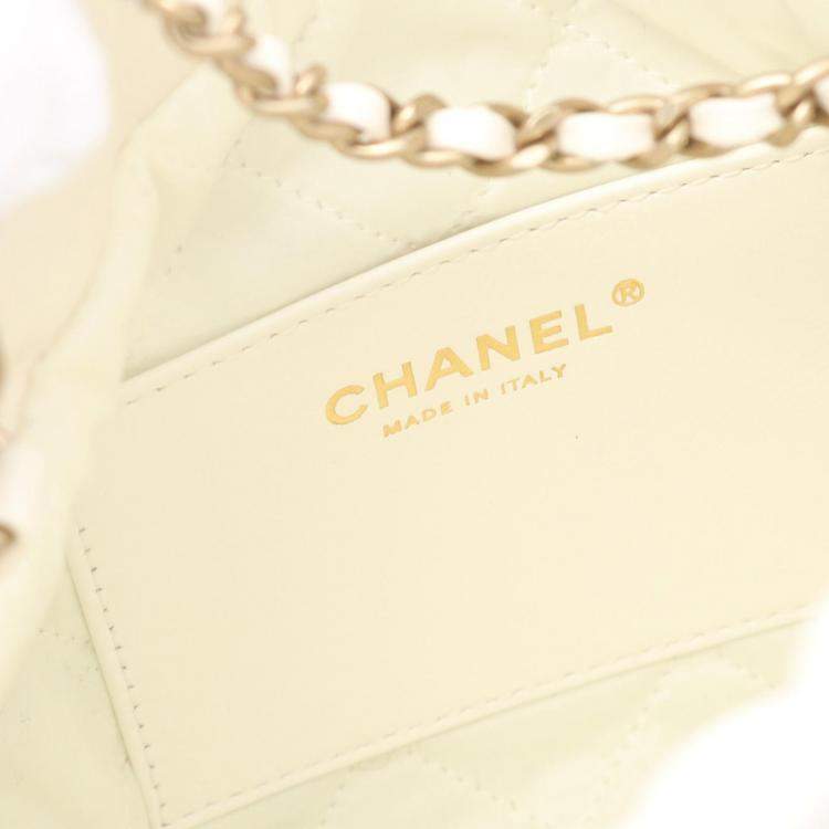 Pre Owned Chanel 22 Mini White Leather Crossbody Bag