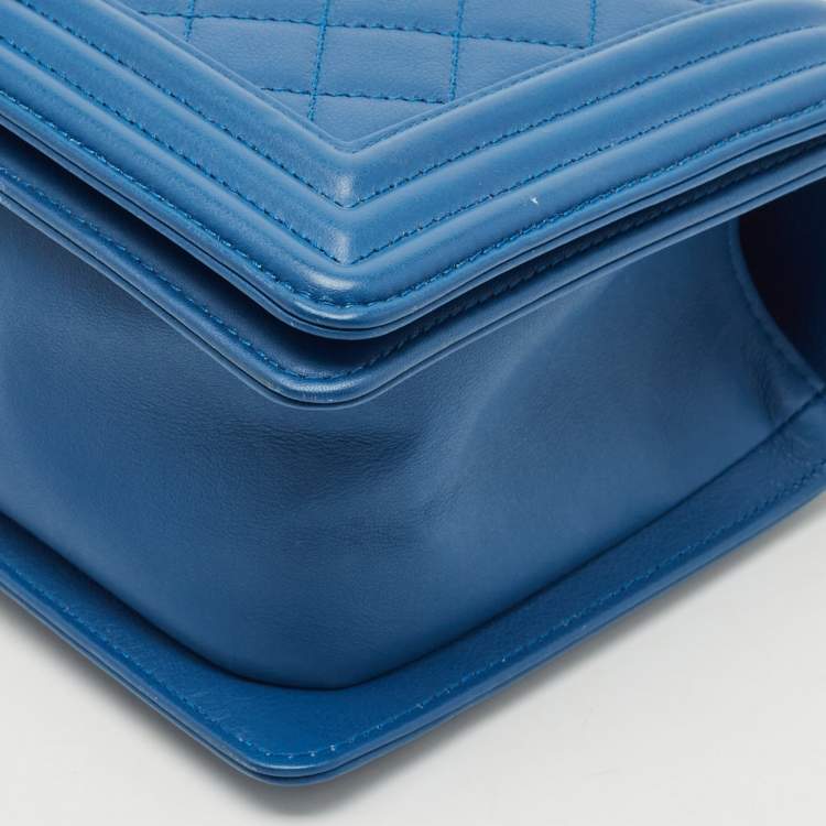 Pre Owned Chanel Blue Quilted Leather Medium Boy Flap Bag