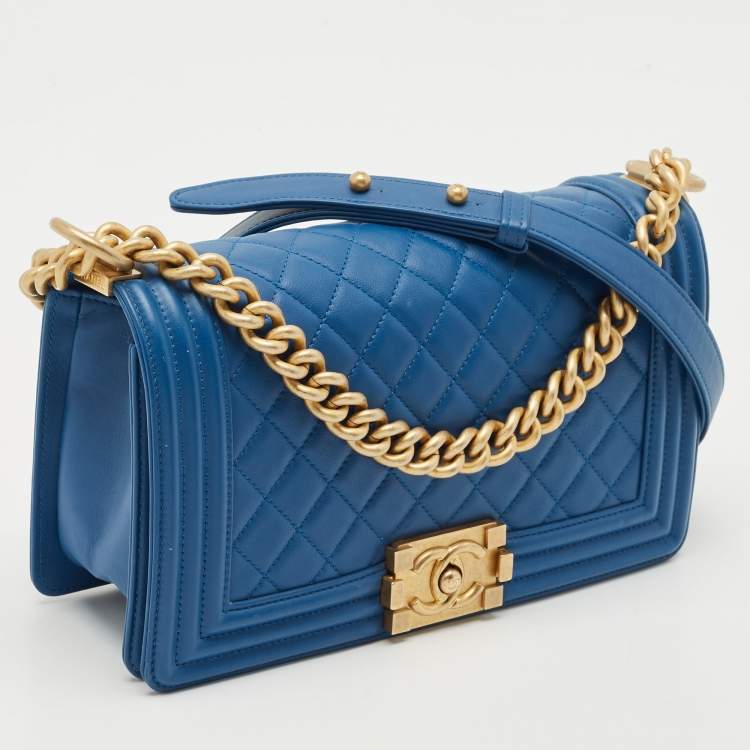 Pre Owned Chanel Blue Quilted Leather Medium Boy Flap Bag