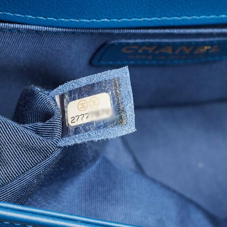Pre Owned Chanel Blue Quilted Leather Medium Boy Flap Bag
