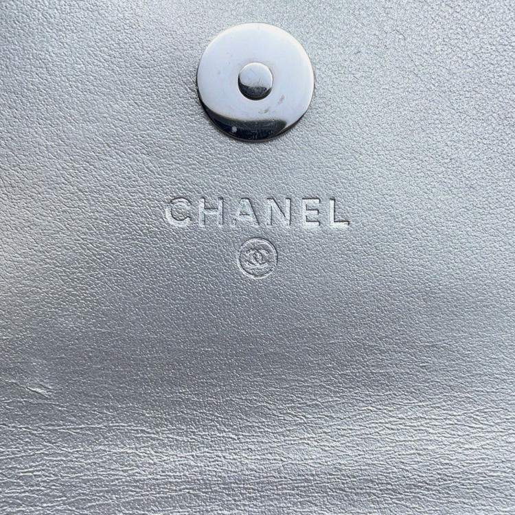 Pre Owned Chanel Matelasse Star Motif Silver Lambskin Chain Card Case