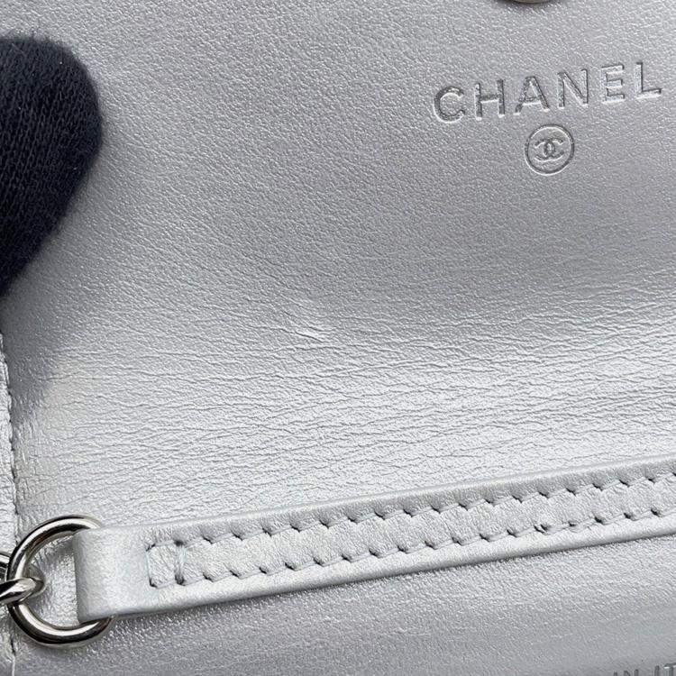Pre Owned Chanel Matelasse Star Motif Silver Lambskin Chain Card Case