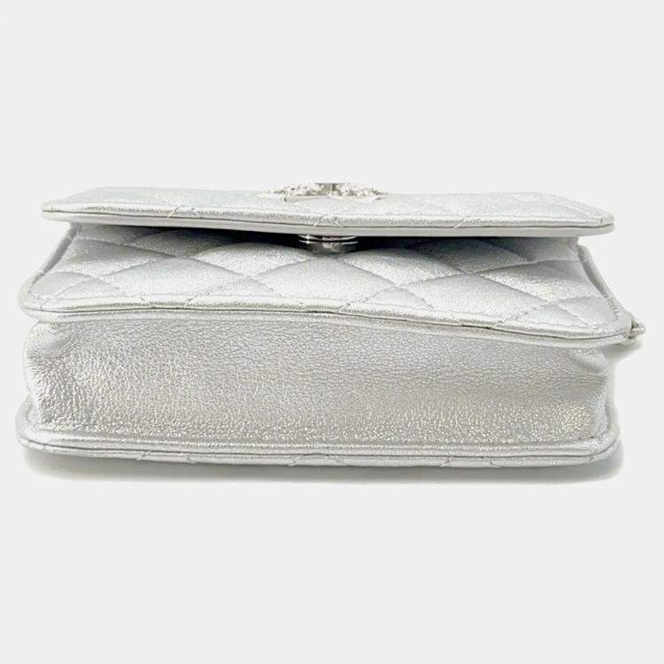 Pre Owned Chanel Matelasse Star Motif Silver Lambskin Chain Card Case