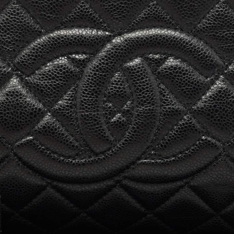 مملوكة مسبقًا Chanel Black Quilted Caviar Leather CC Timeless Frame Clutch