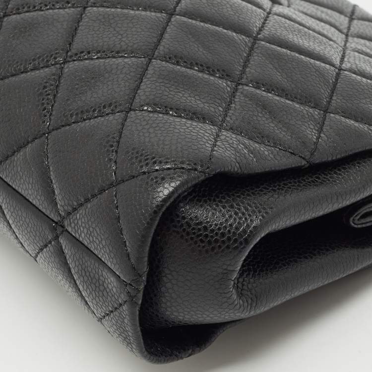 مملوكة مس بقًا Chanel Black Quilted Caviar Leather CC Timeless Frame Clutch