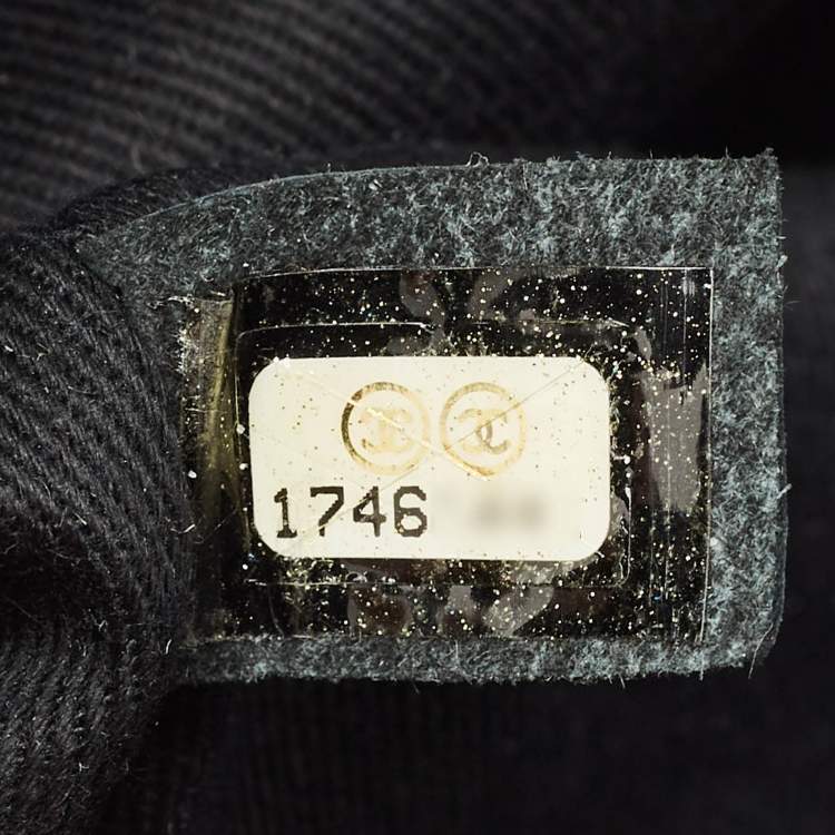 مملوكة مسبقًا Chanel Black Quilted Caviar Leather CC Timeless Frame Clutch