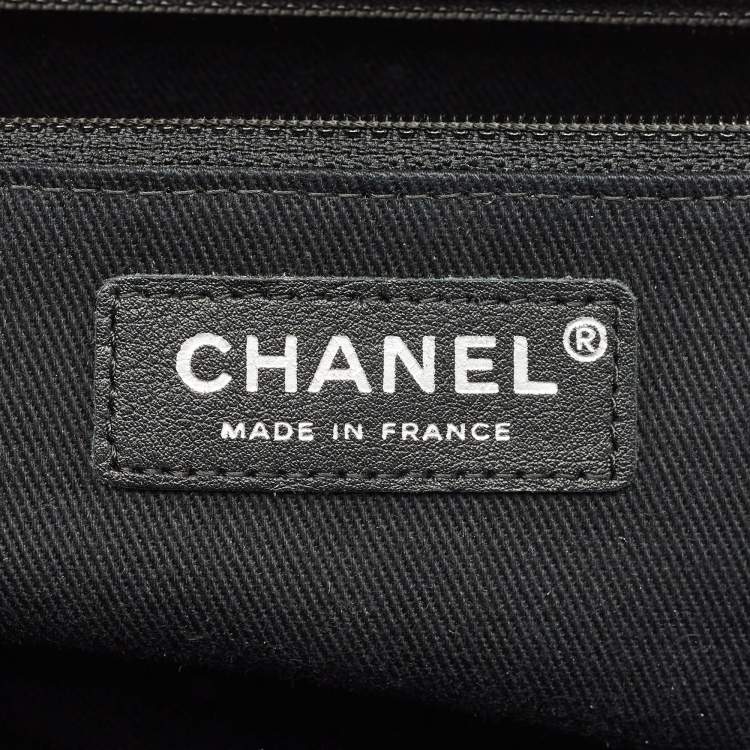 مملوكة مسبقًا Chanel Black Quilted Caviar Leather CC Timeless Frame Clutch