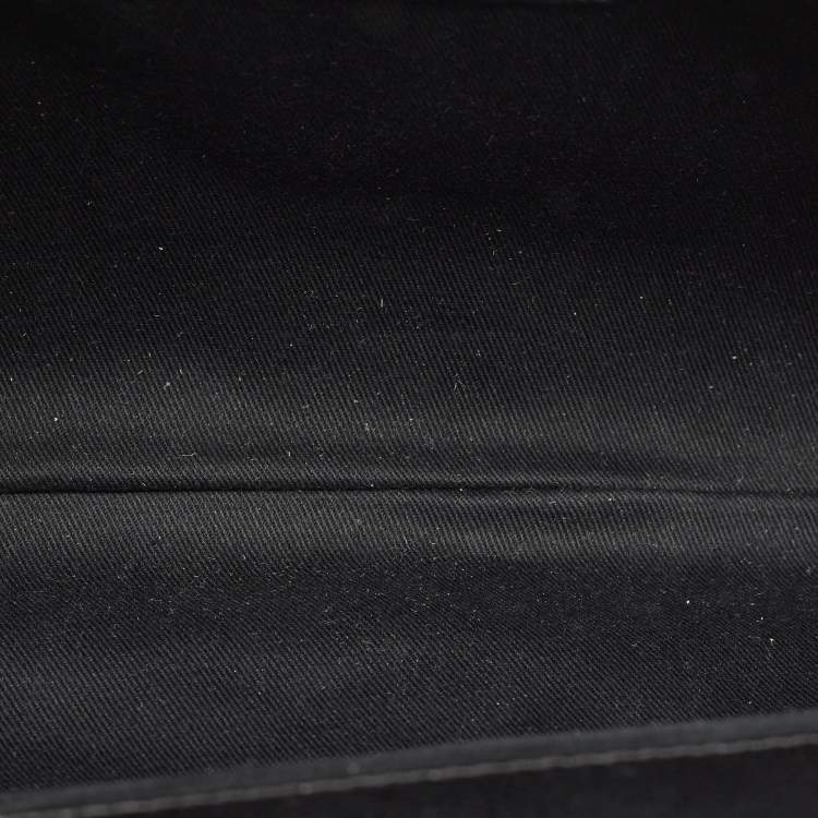 مملوكة مسبقًا Chanel Black Quilted Caviar Leather CC Timeless Frame Clutch