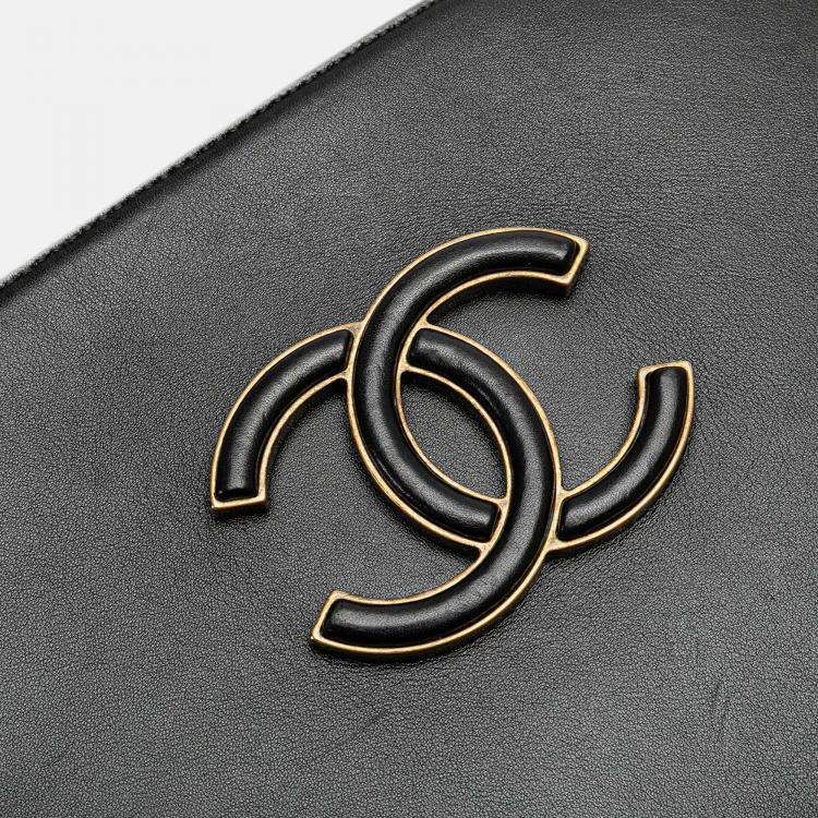 Pre Owned Chanel Black Goatskin and Quilted Calfskin Coco Curve Vanity Case