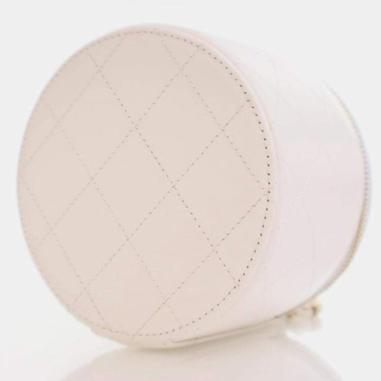 Pre Owned Chanel Round Mini White Lambskin Vanity Case With Chain