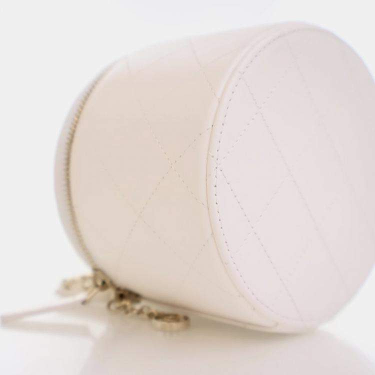 Pre Owned Chanel Round Mini White Lambskin Vanity Case With Chain