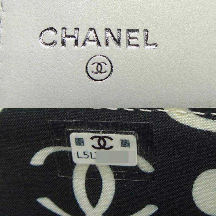 Pre Owned Chanel White Caviar Skin Long Tri-Fold Wallet  
