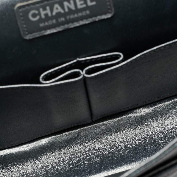 Pre Owned Chanel Black Chevron Caviar Leather Medium Classic Double Flap Bag