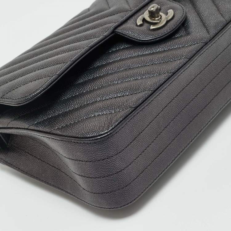 Pre Owned Chanel Black Chevron Caviar Leather Medium Classic Double Flap Bag