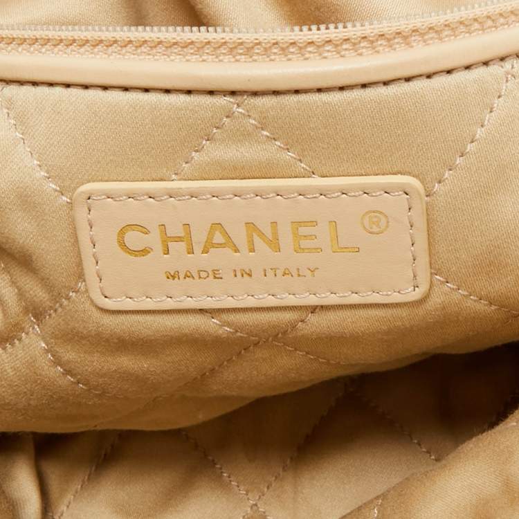 Pre Owned Chanel White Quilted Leather Small 22 Bag