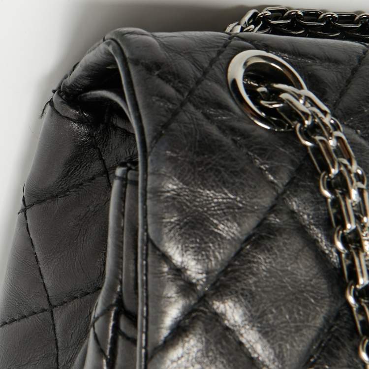 Pre Owned Chanel Black Quilted Aged Leather Classic 226 Reissue 2.55 Flap Bag