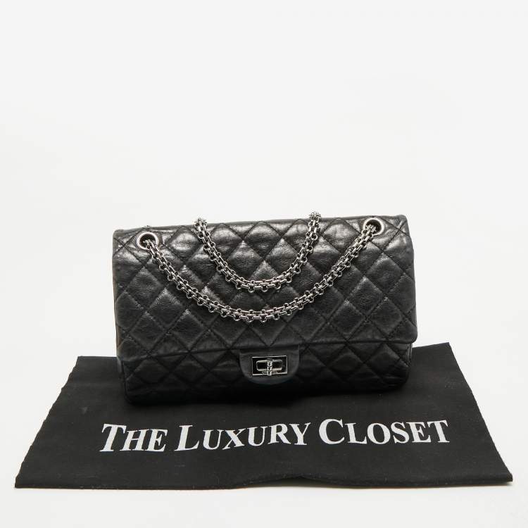 Pre Owned Chanel Black Quilted Aged Leather Classic 226 Reissue 2.55 Flap Bag