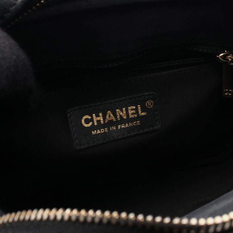 Pre Owned Chanel V-Stitch Chevron Black Lambskin Chain Shoulder Bag