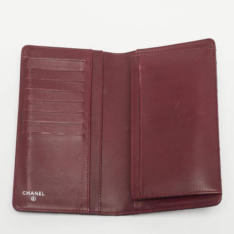 Pre Owned Chanel Burgundy Quilted Patent Leather L Yen Wallet