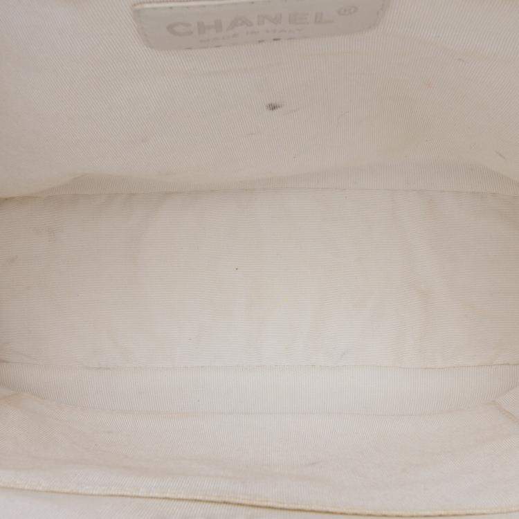 Pre Owned Chanel White Caviar Petite Shopping Tote