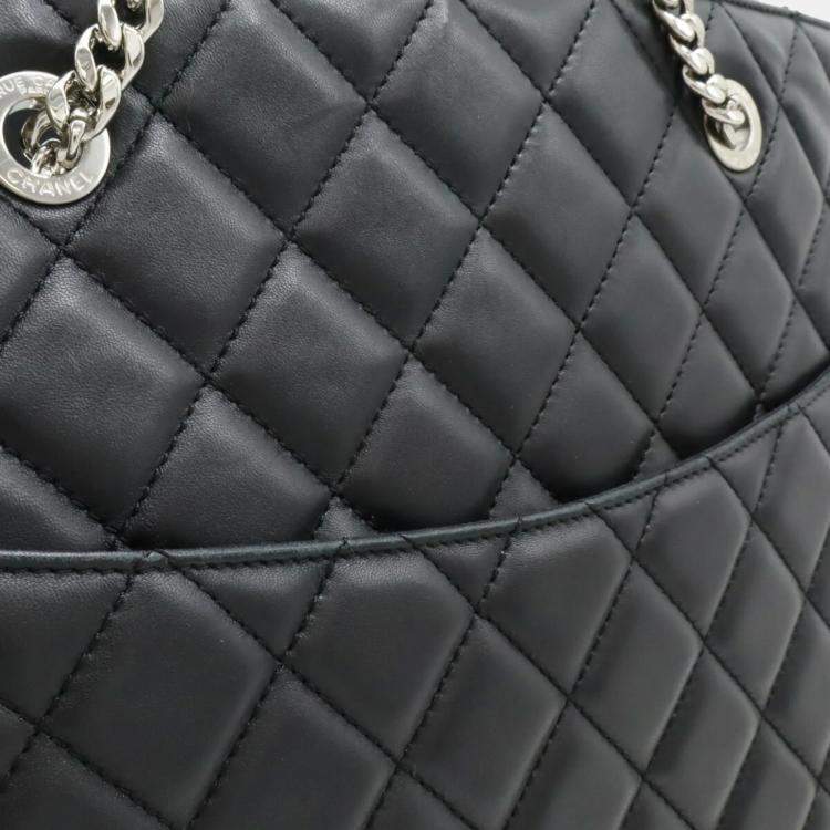Pre Owned Chanel CC Black Lambskin Leather Chain Tote Bag