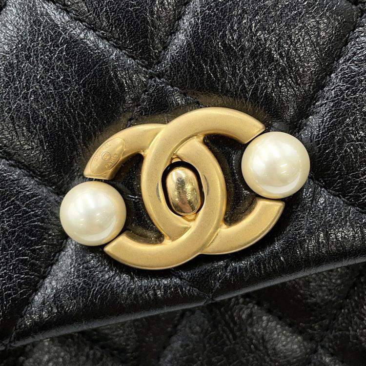 Pre Owned Chanel Matelasse Pearl Chain Black Shiny Calf Leather Shoulder Bag