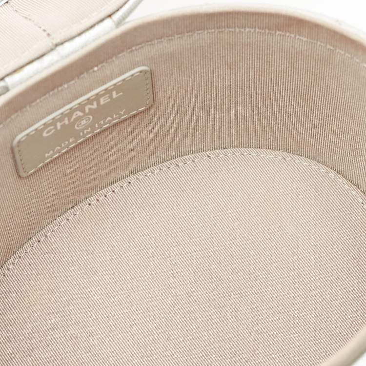 Pre Owned Chanel Metallic Silver Quilted Leather CC Vanity Bag