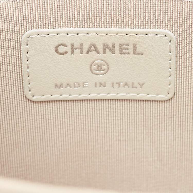 Pre Owned Chanel Metallic Silver Quilted Leather CC Vanity Bag