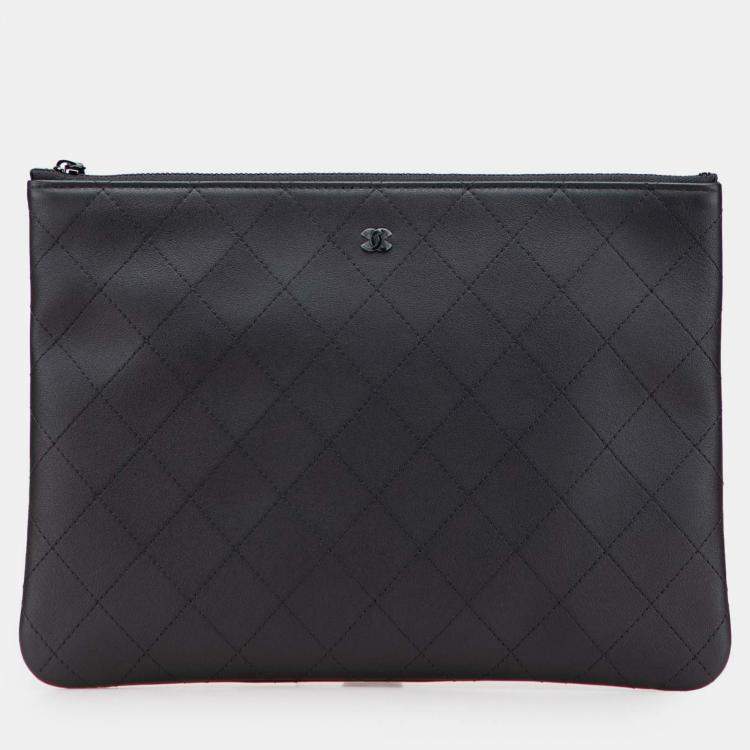 Pre Owned Chanel Black Medium Stitched Calfskin CC Cosmetic Case