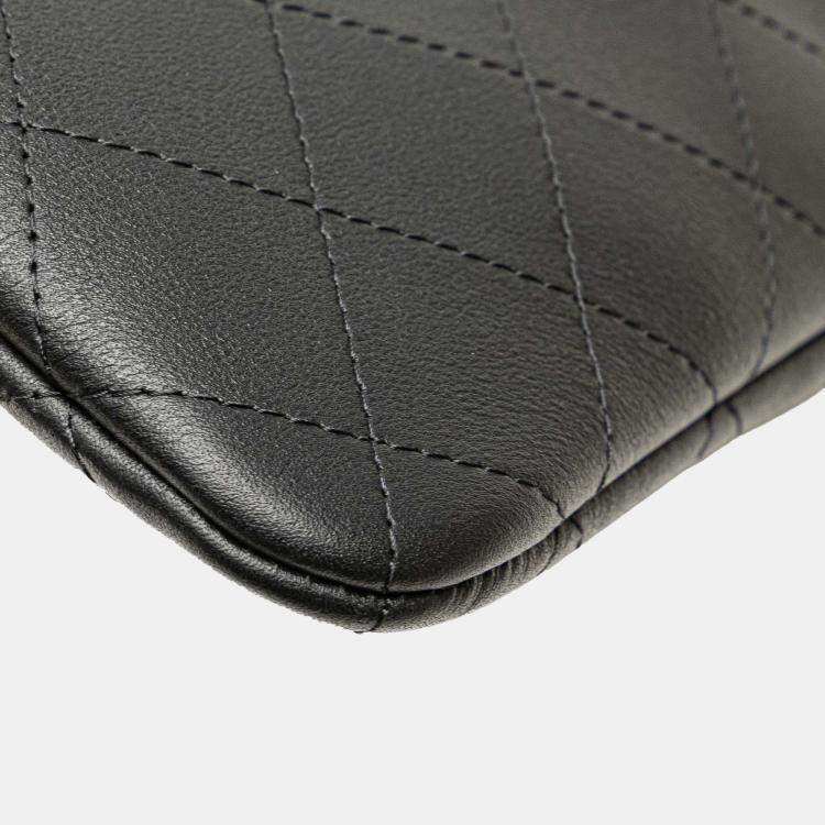 Pre Owned Chanel Black Medium Stitched Calfskin CC Cosmetic Case