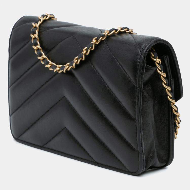 Pre Owned Chanel Black Chevron Lambskin Button Wallet On Chain