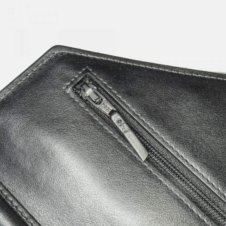 Pre Owned Chanel Black Chevron Lambskin Button Wallet On Chain