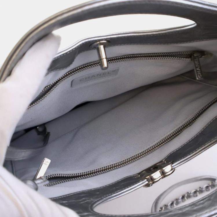 Pre Owned Chanel 31 Silver Crinkled Calfskin Shoulder Bag