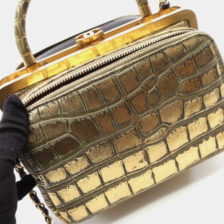 Pre Owned Chanel Black/Gold Leather Shoulder Bag