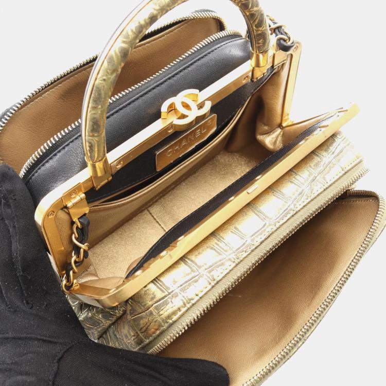 Pre Owned Chanel Black/Gold Leather Shoulder Bag