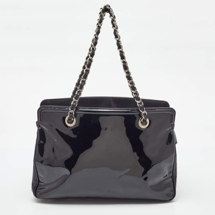 Pre Owned Chanel Black Patent Vinyl Small CC Lipstick Ligne Tote