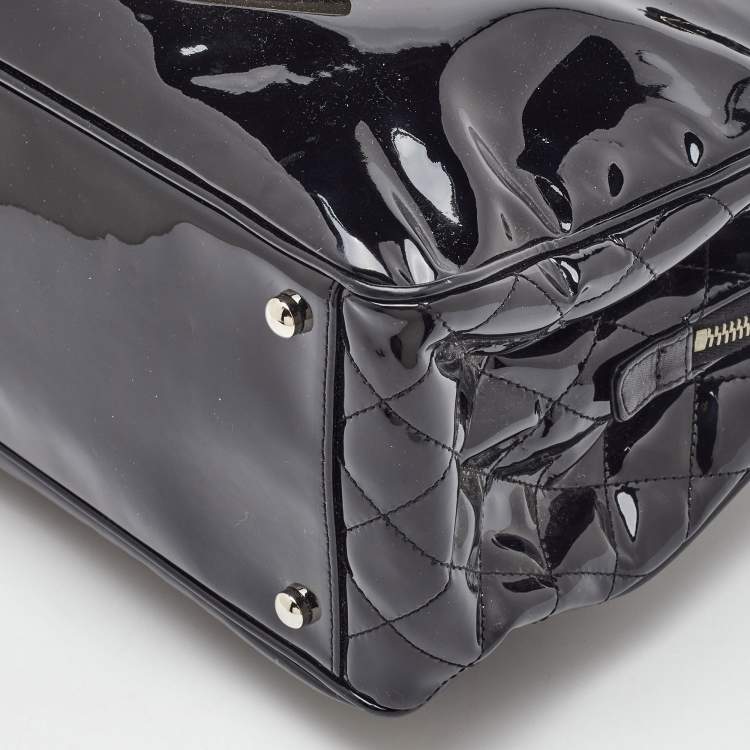 Pre Owned Chanel Black Patent Vinyl Small CC Lipstick Ligne Tote