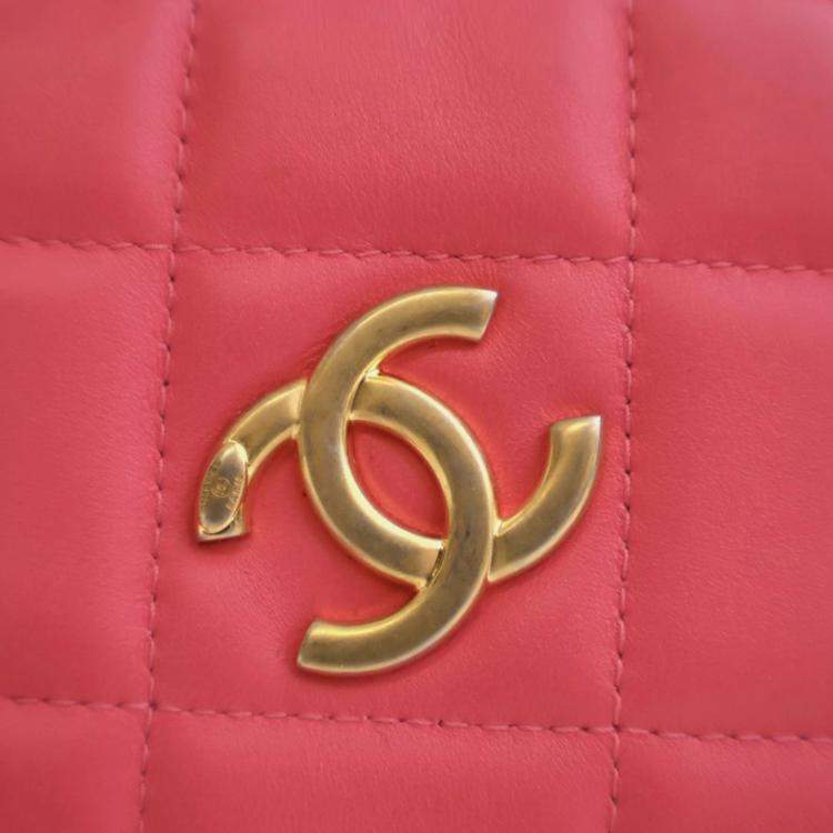 Pre Owned Chanel Pink CC Lambskin Diamond Clutch with Chain
