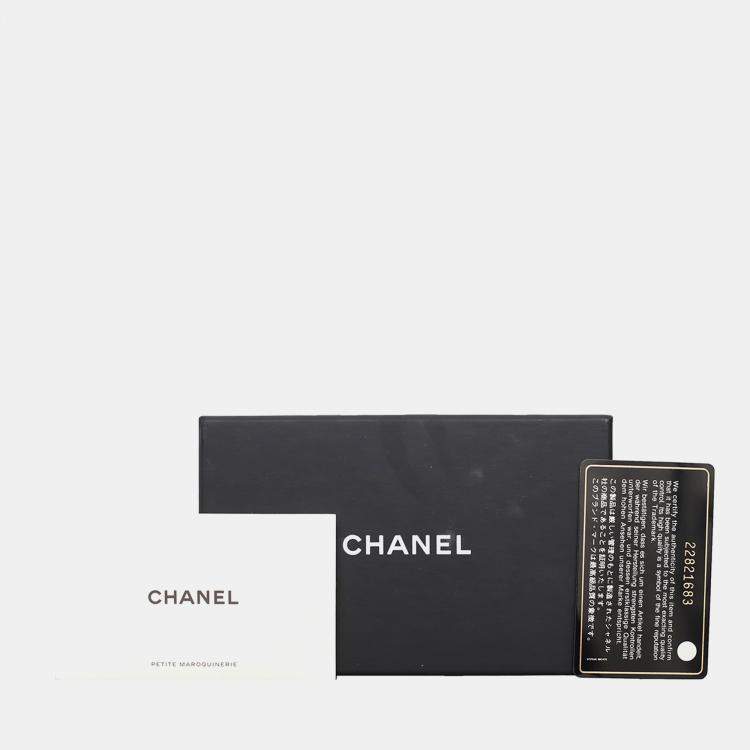 مملوكة مسبقًا Chanel Embossed CC Card Holder