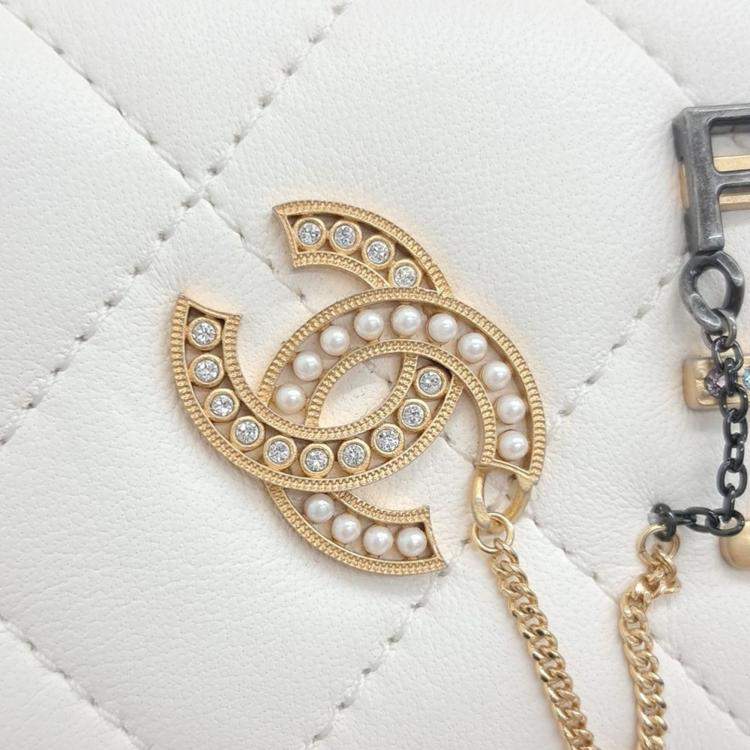 Pre Owned Chanel White Lambskin Leather Mini Charm Shoulder Bag