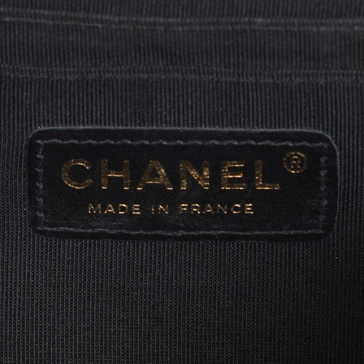 Pre Owned Chanel Black Chevron Quilted Leather CC Flap Bag
